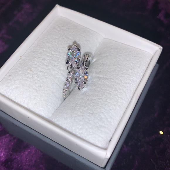 🧿2/$15🧿 NWT/NIB Clear Quartz Dual Snake🐍Silver Ring 7 - Picture 4 of 17